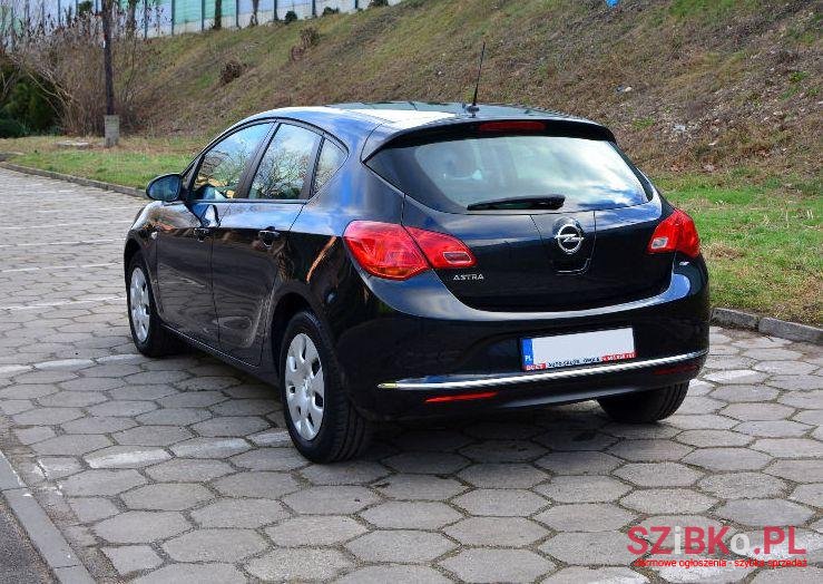 2014' Opel Astra photo #1