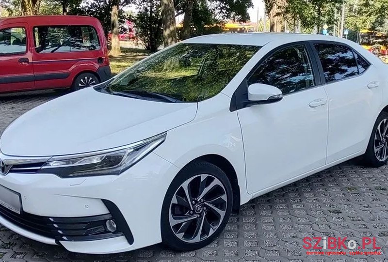 2017' Toyota Corolla 1.6 Premium photo #1