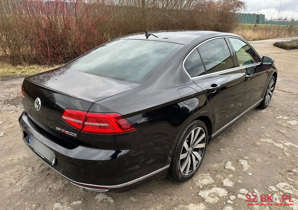 2017' Volkswagen Passat photo #3