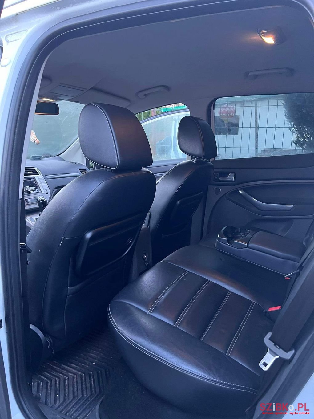 2011' Ford Kuga photo #6