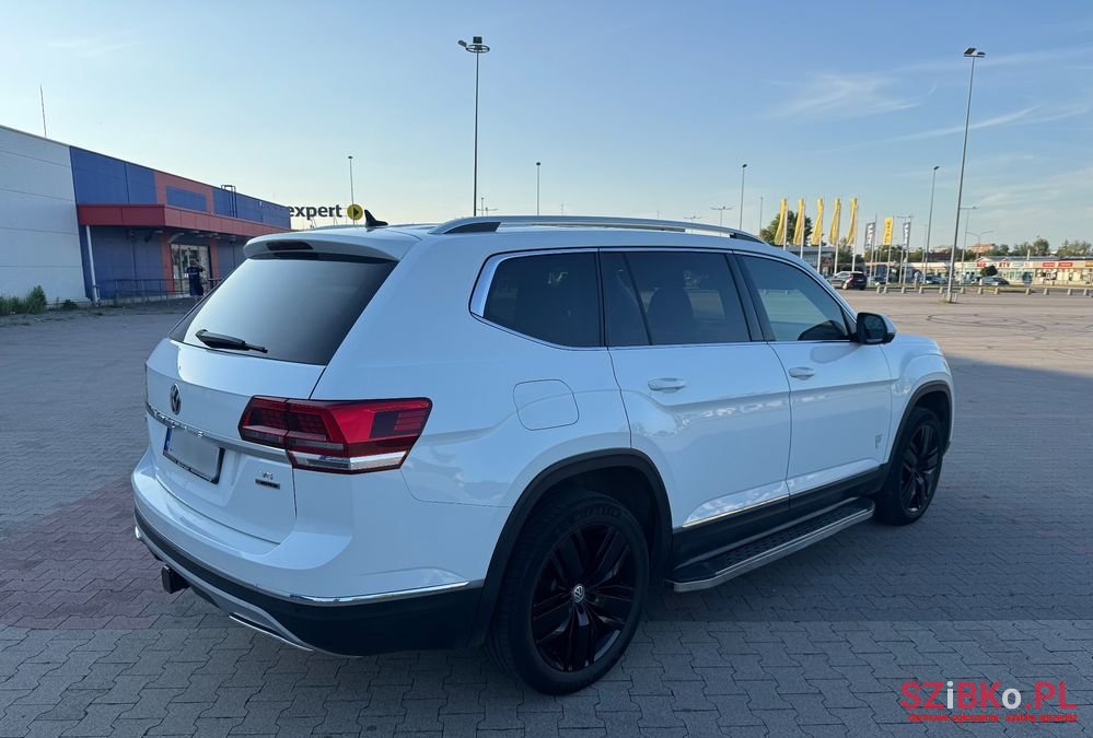 2019' Volkswagen Atlas photo #3