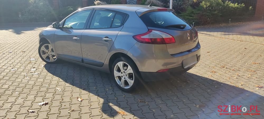 2008' Renault Megane photo #3