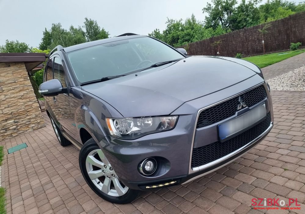 2011' Mitsubishi Outlander photo #3