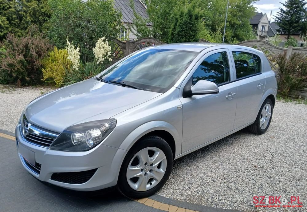 2010' Opel Astra 1.6 photo #2