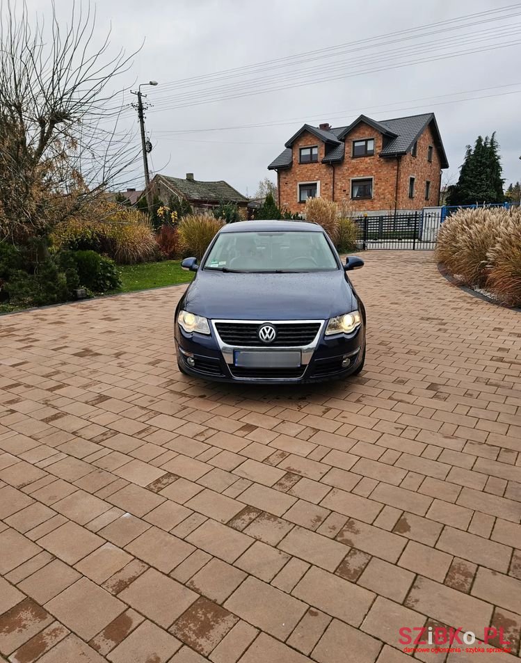 2005' Volkswagen Passat photo #2