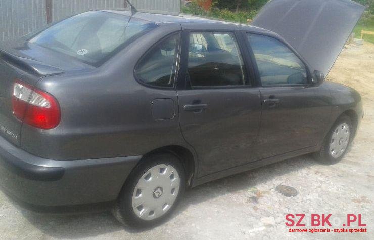 2002' SEAT Cordoba photo #1