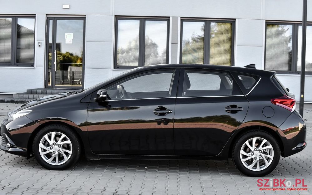 2015' Toyota Auris photo #6