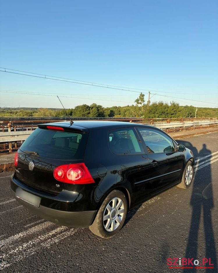2005' Volkswagen Golf photo #4
