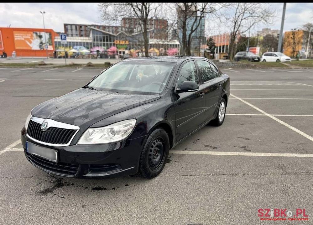 2011' Skoda Octavia 1.6 Tdi Classic photo #5