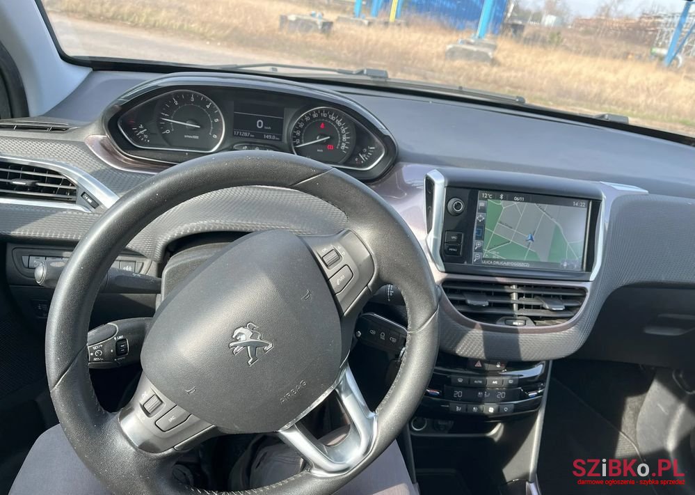 2015' Peugeot 2008 photo #2