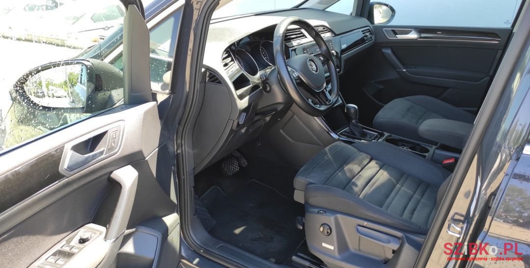 2019' Volkswagen Touran photo #1