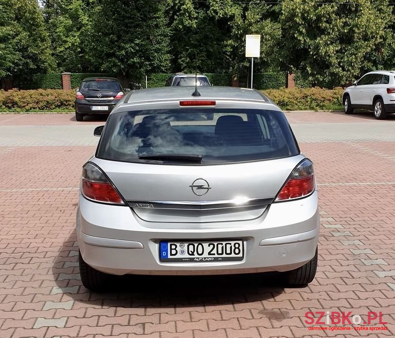 2008' Opel Astra photo #5