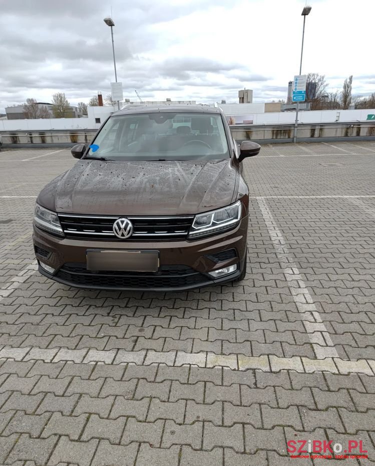 2016' Volkswagen Tiguan photo #3