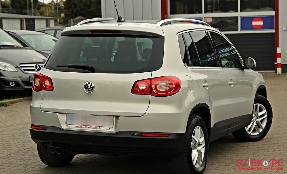 2010' Volkswagen Tiguan photo #6