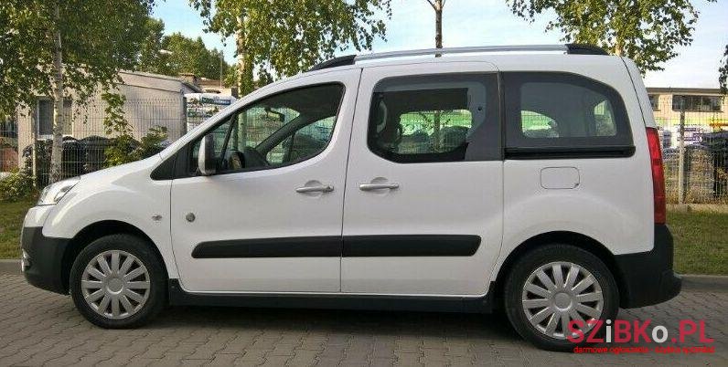 2011' Peugeot Partner photo #1