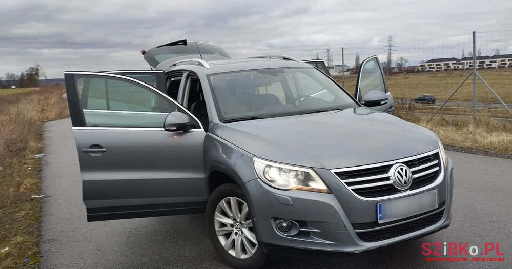 2010' Volkswagen Tiguan photo #3