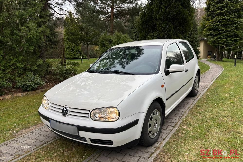 2002' Volkswagen Golf 1.4 Basis photo #2
