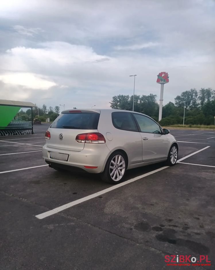 2009' Volkswagen Golf photo #3