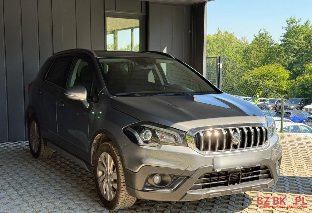 2018' Suzuki SX4 photo #3