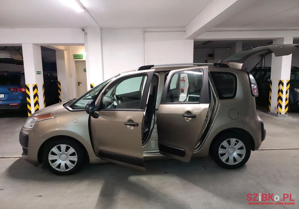 2010' Citroen C3 Picasso photo #4