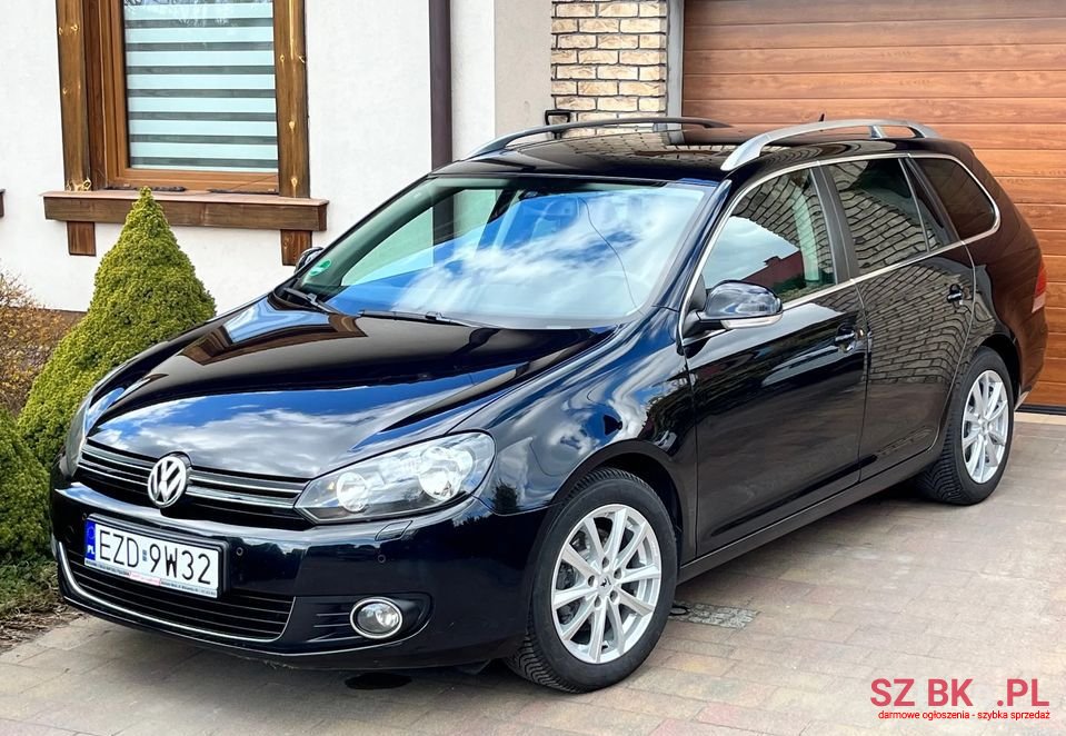 2011' Volkswagen Golf photo #1