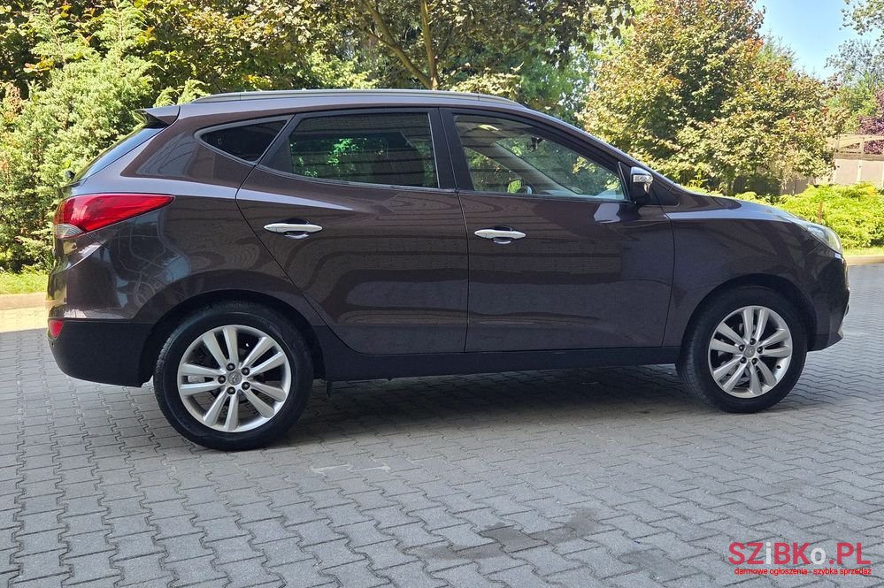 2011' Hyundai ix35 2.0 Premium 2Wd photo #3