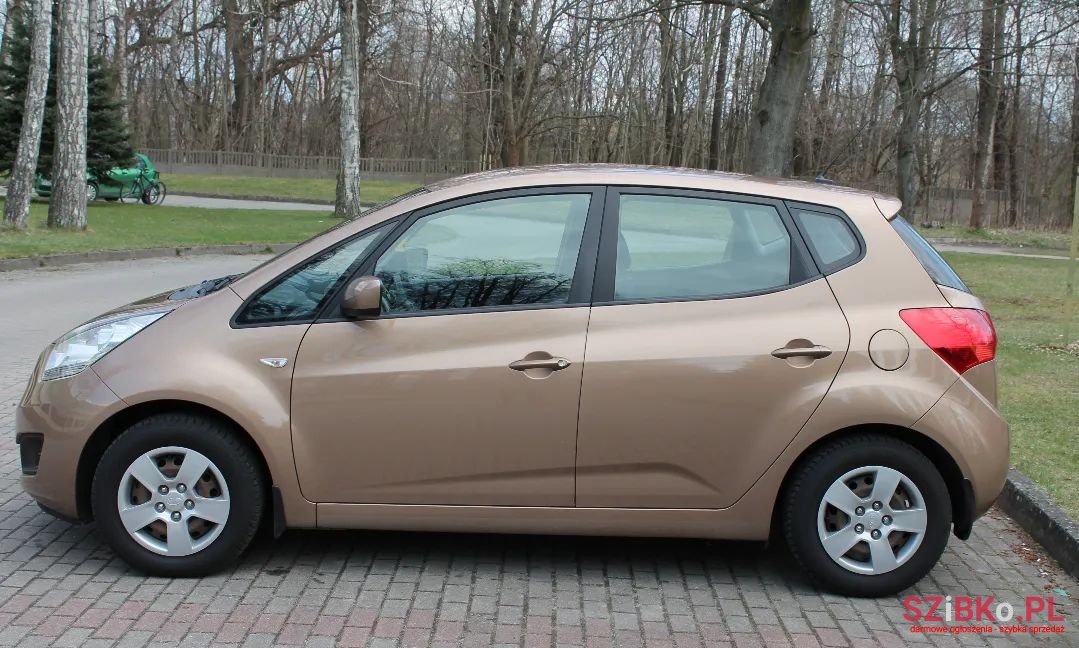 2010' Kia Venga photo #1