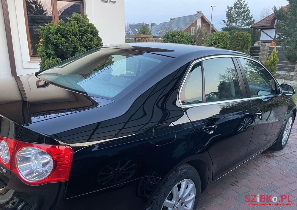 2009' Volkswagen Jetta photo #2