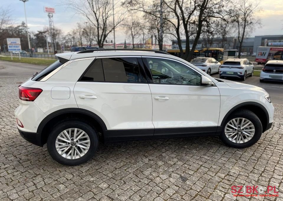 2023' Volkswagen T-Roc photo #3