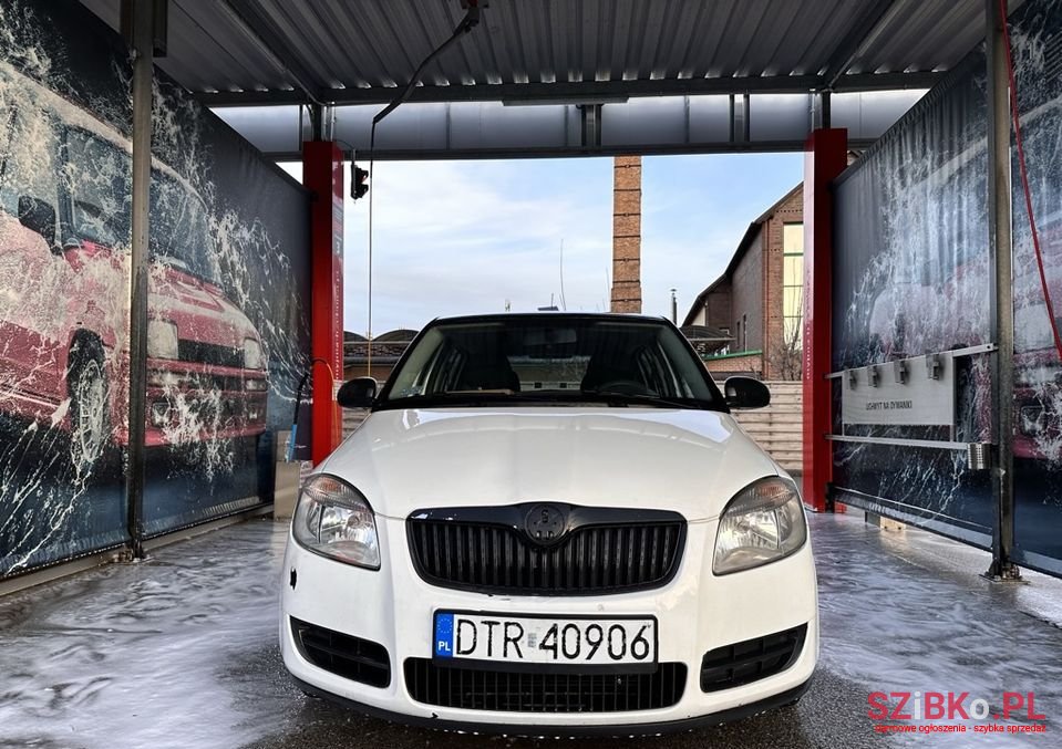 2008' Skoda Fabia photo #4