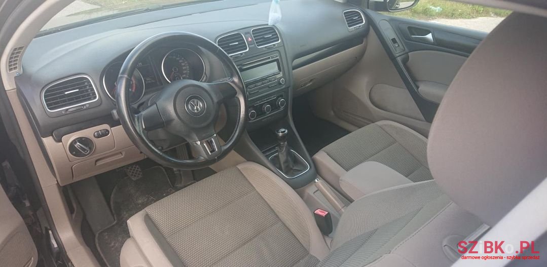 2009' Volkswagen Golf photo #5