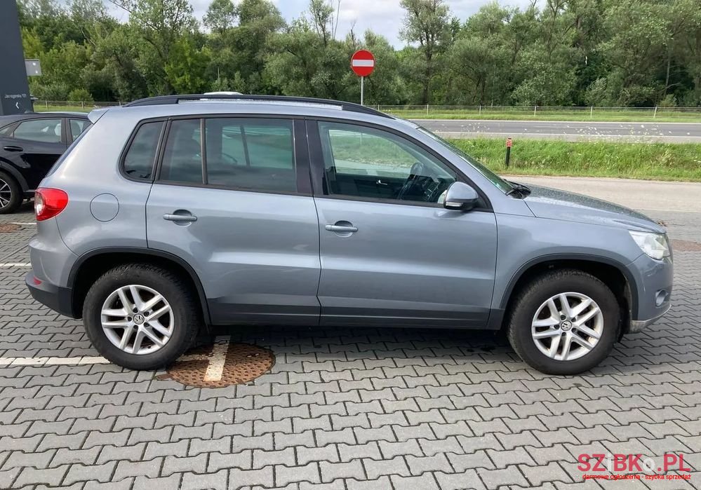2010' Volkswagen Tiguan photo #2