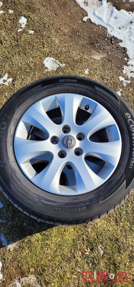 2012' Opel Astra photo #2