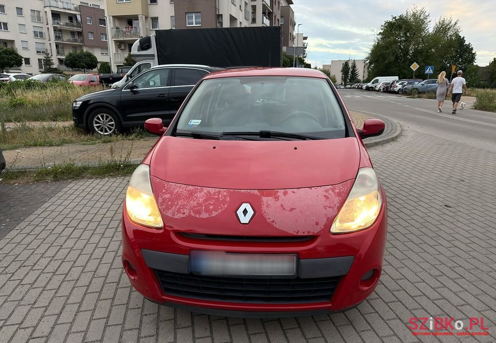 2010' Renault Clio photo #3