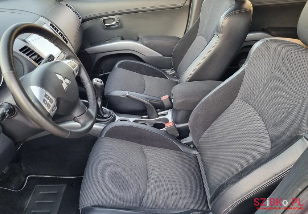 2011' Mitsubishi Outlander photo #5