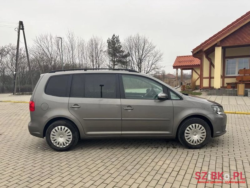2011' Volkswagen Touran photo #6