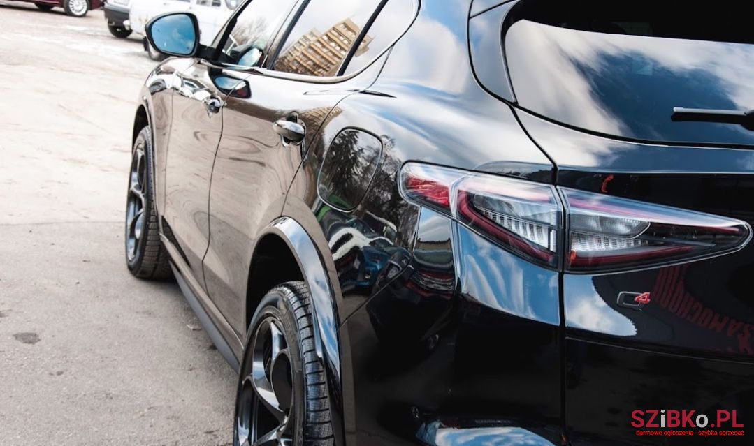 2021' Alfa Romeo Stelvio photo #3