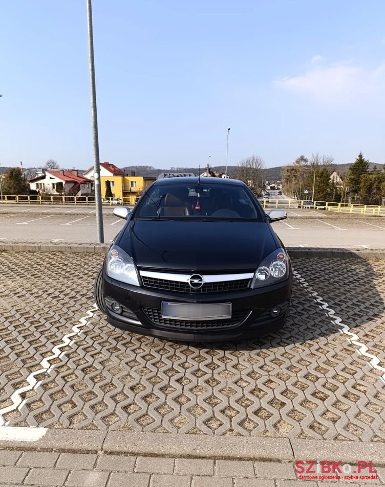 2007' Opel Astra Twintop photo #3
