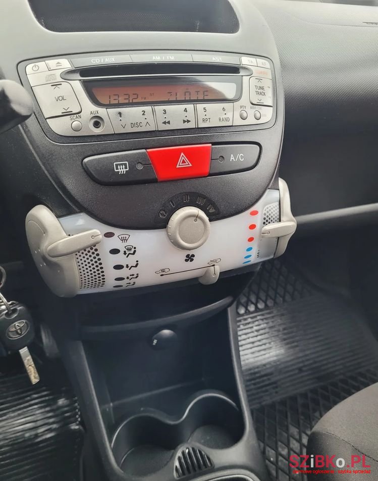 2013' Toyota Aygo photo #6