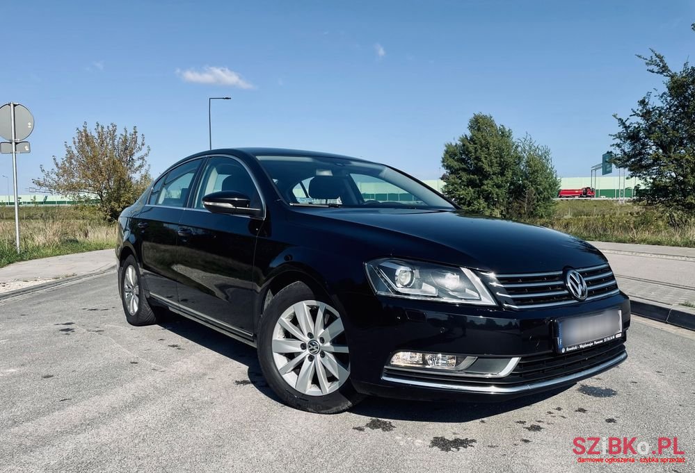 2011' Volkswagen Passat photo #1
