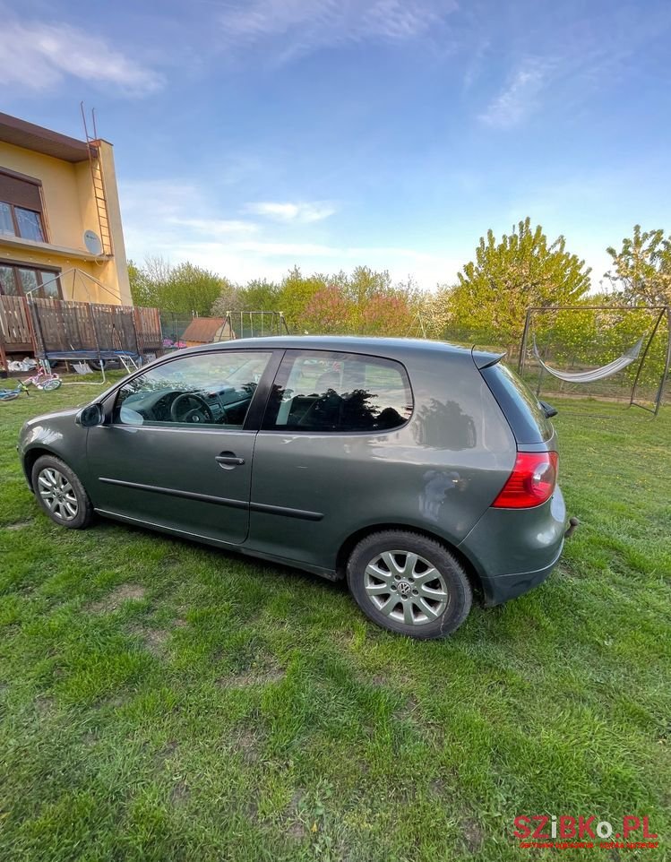 2003' Volkswagen Golf photo #4