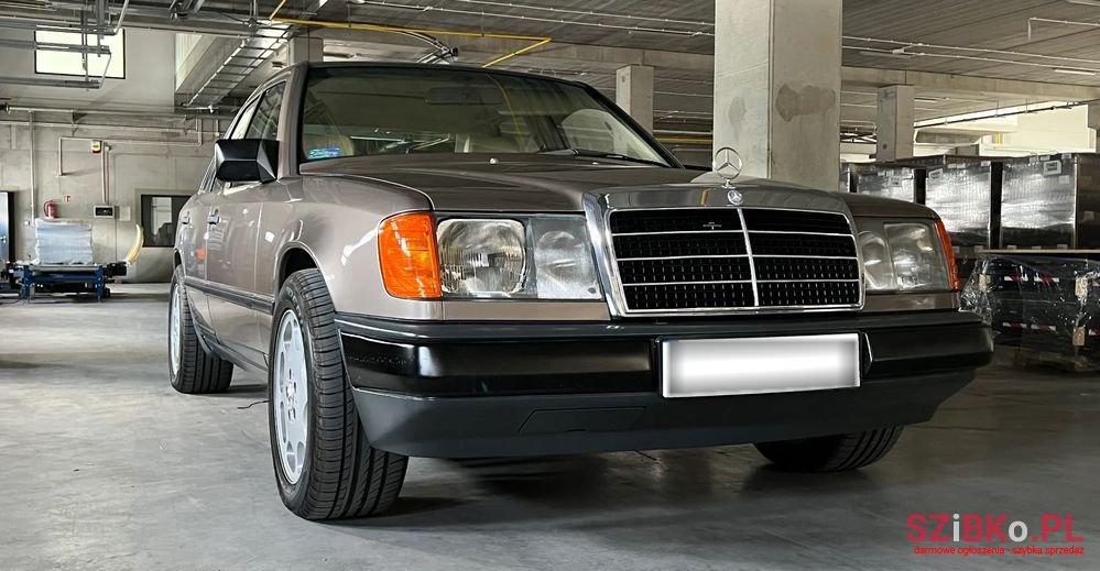 1989' Mercedes-Benz W124 photo #2