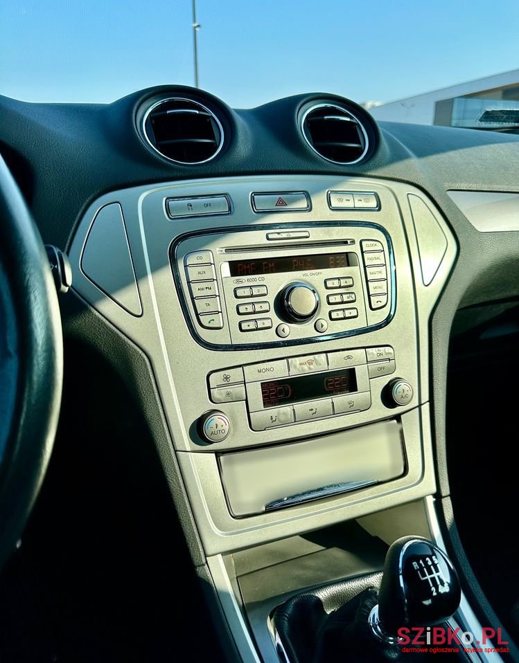 2007' Ford Mondeo 2.0 Tdci Trend photo #2