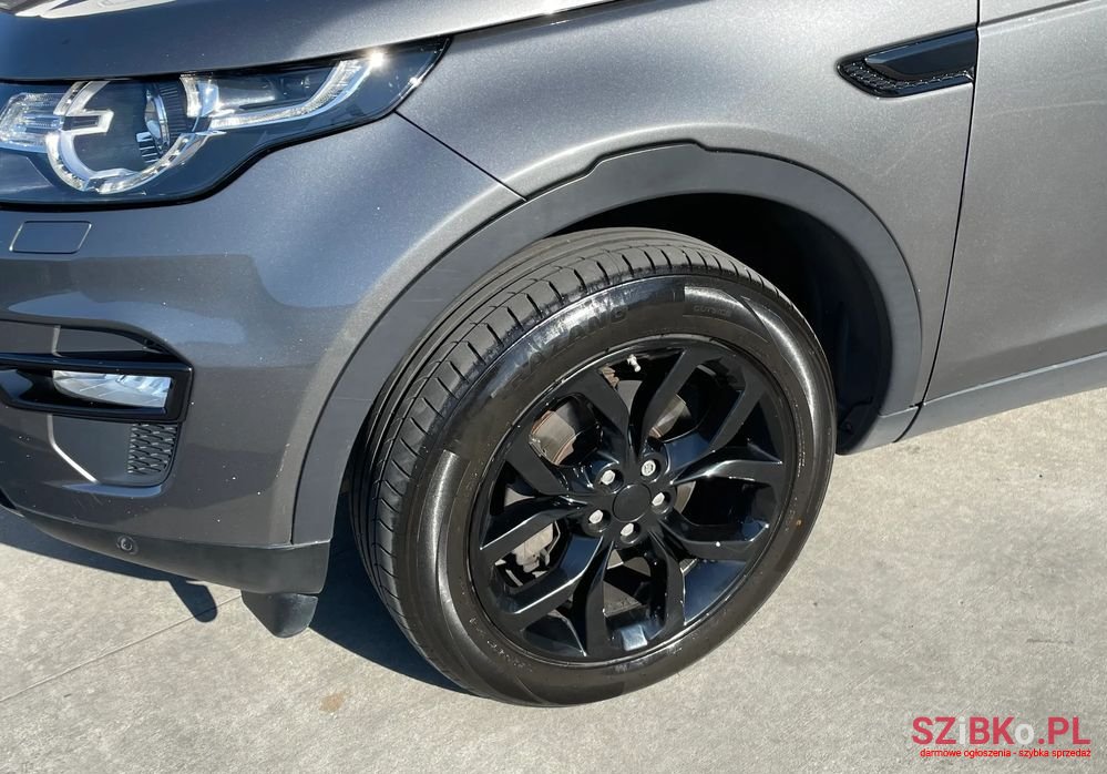 2017' Land Rover Discovery Sport Td4 Hse Luxury photo #4