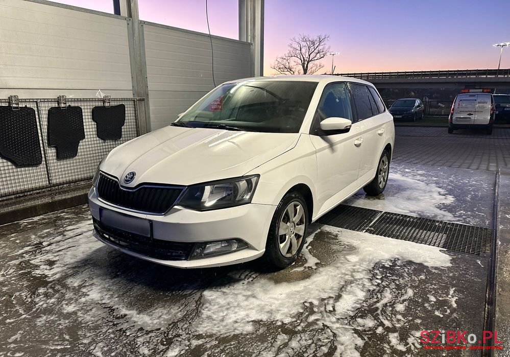 2017' Skoda Fabia 1.0 Ambition photo #1