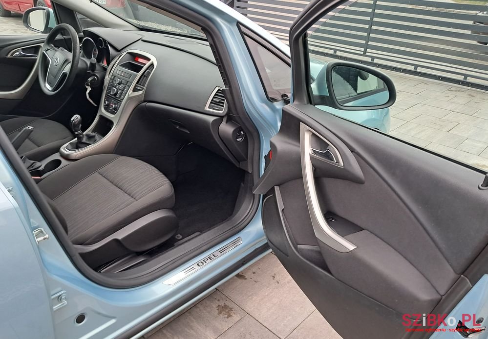2010' Opel Astra 1.4 Edition photo #3