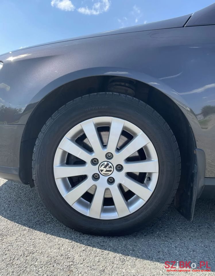 2008' Volkswagen Passat photo #4