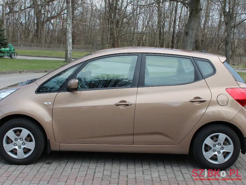 2010' Kia Venga photo #1