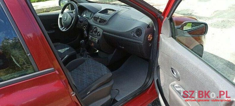 2008' Renault Clio photo #1
