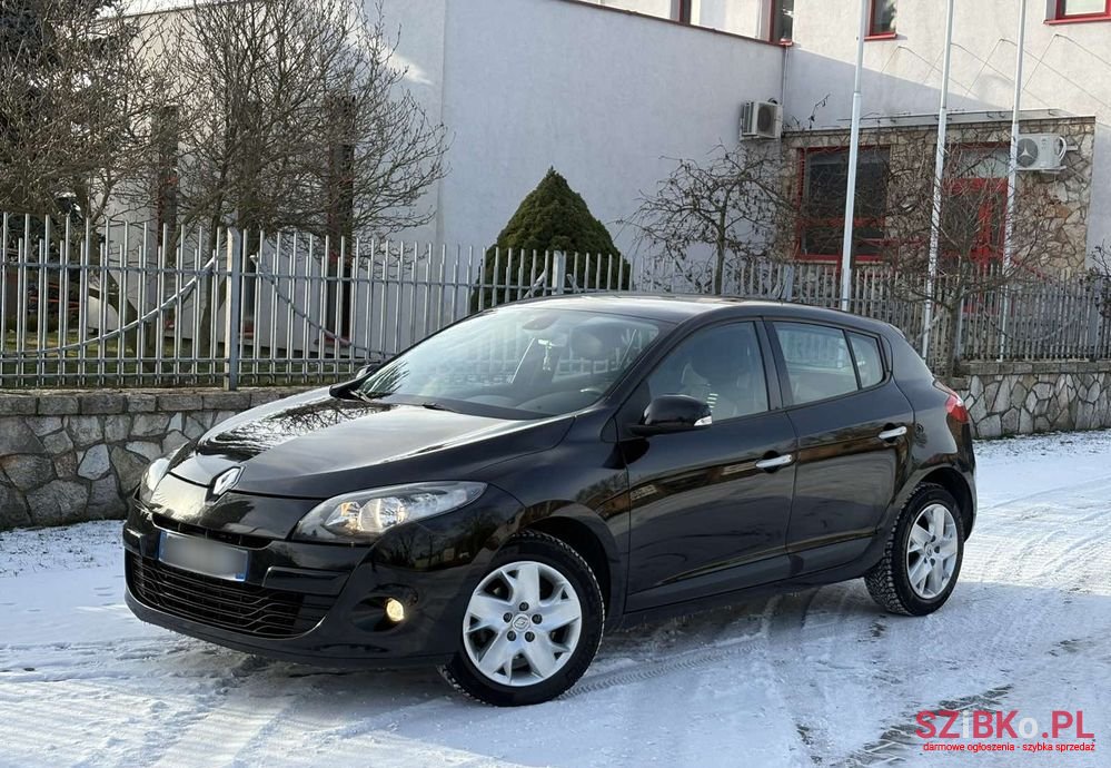 2011' Renault Megane photo #4